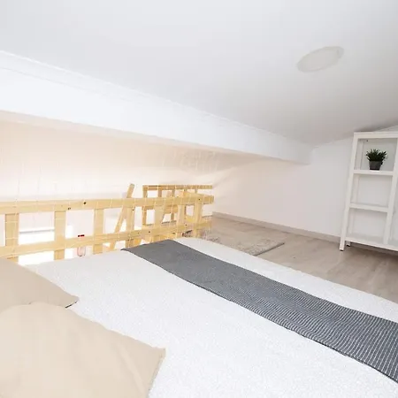 E5tudio Esq. Apartament *